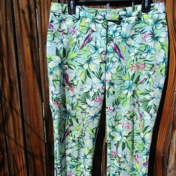 Chico's Pants - Chicos Women's Cropped Pants Floral Print Straight Leg Chicos Size 0.5, Small